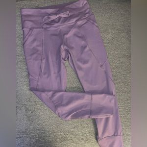 Adorable Avia leggings (purple/pink) medium with pockets!